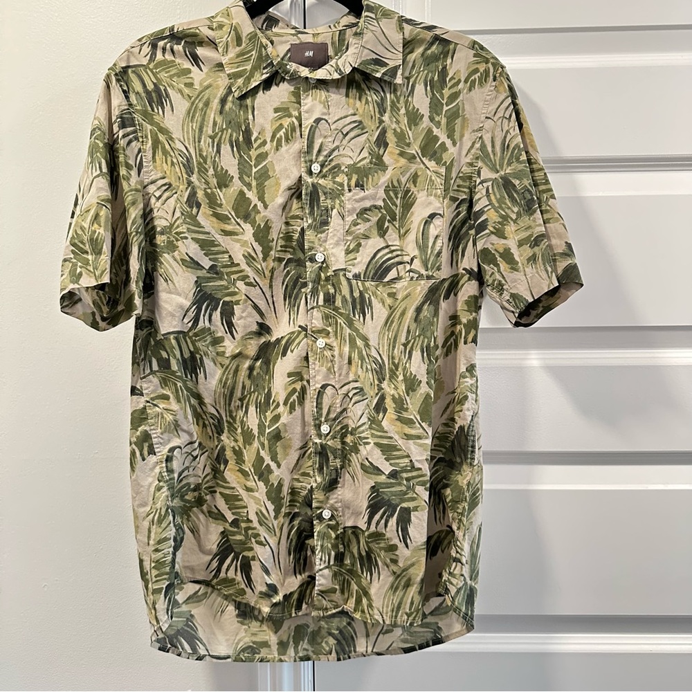 H&M Men's Tropical Leaf Print Shirt